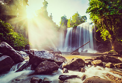 Fototapeta Sun and waterfall 1019